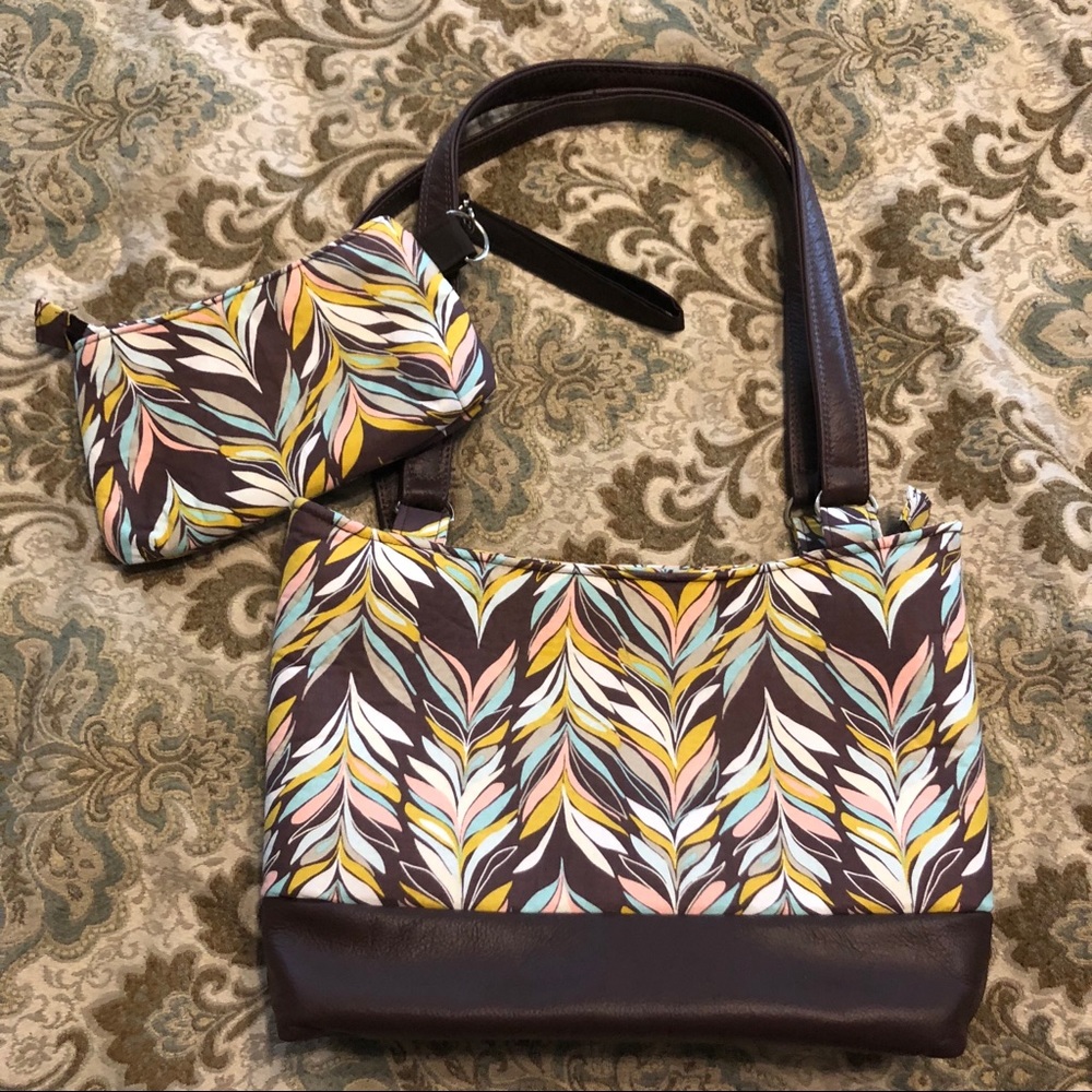 ⭐️⭐️⭐️B1G1 NEW Feather Purse and Wristlet set